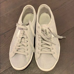 gray puma shoes 10/10 condition